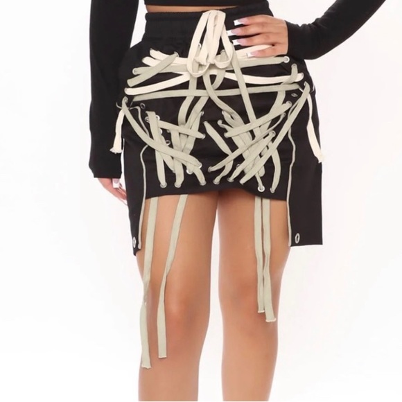 Fashion Nova Dresses & Skirts - 🔥NEW 🔥 l black modern  skirt fashionnovs